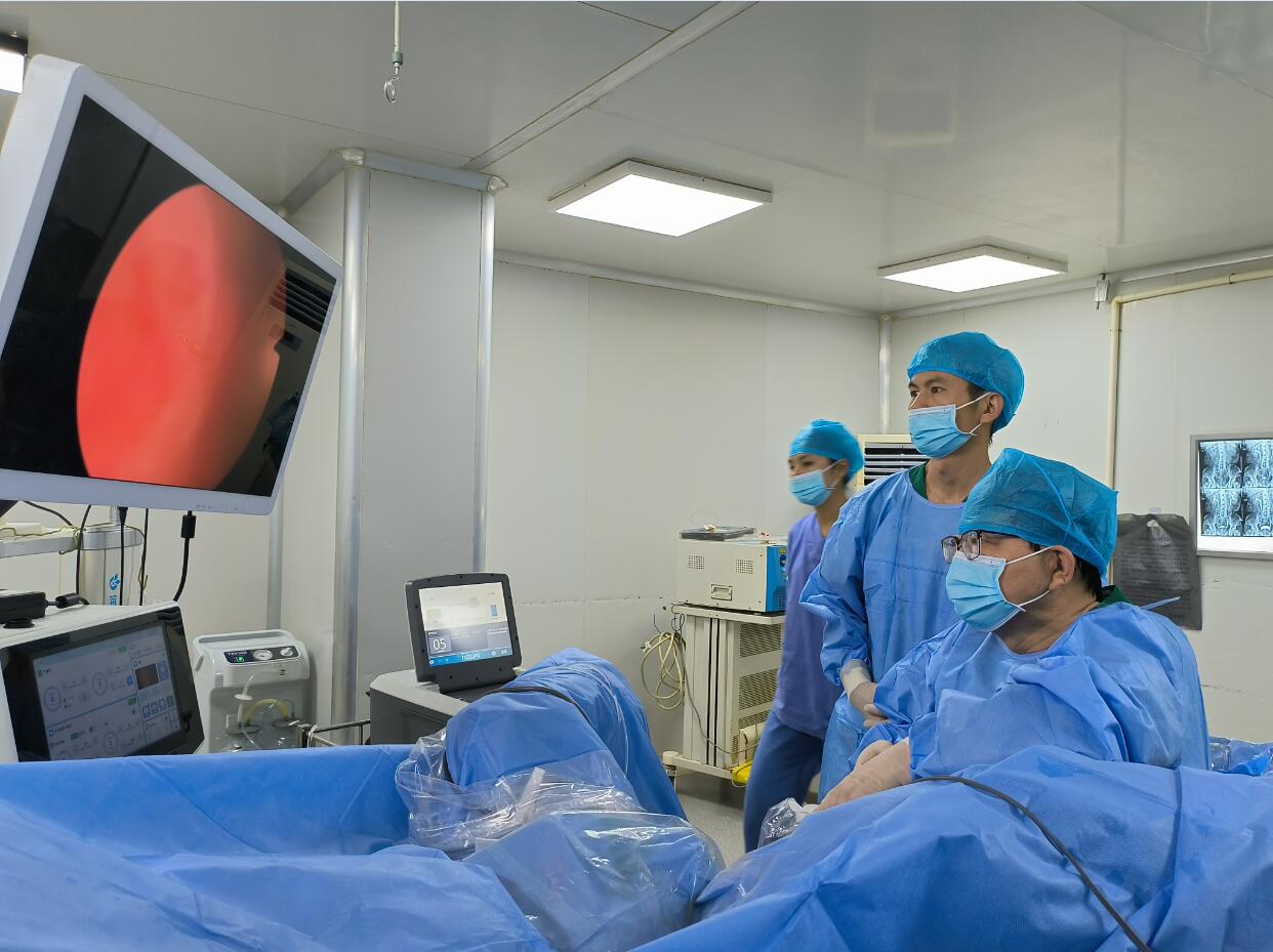 1763948960346072.jpg 王力 瑞梦 手术1.jpg