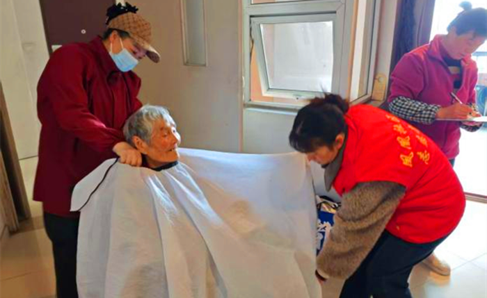 “一剪焕新 暖护夕阳” 特殊老人关怀活动